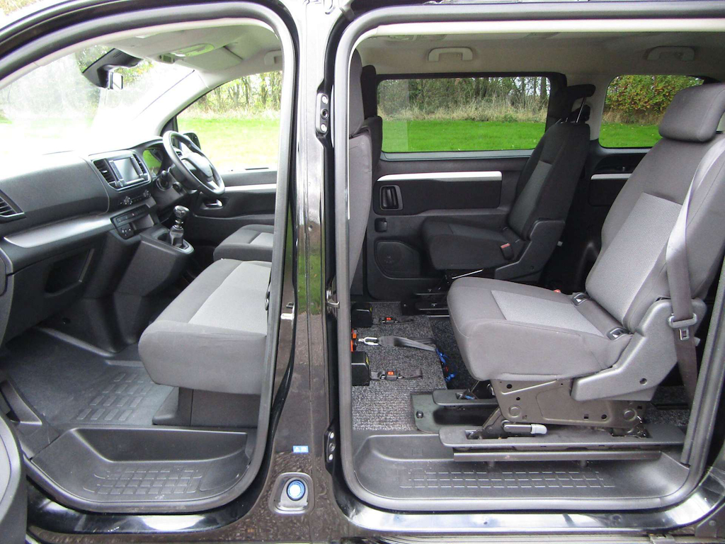 
								Citroen Spacetourer full									