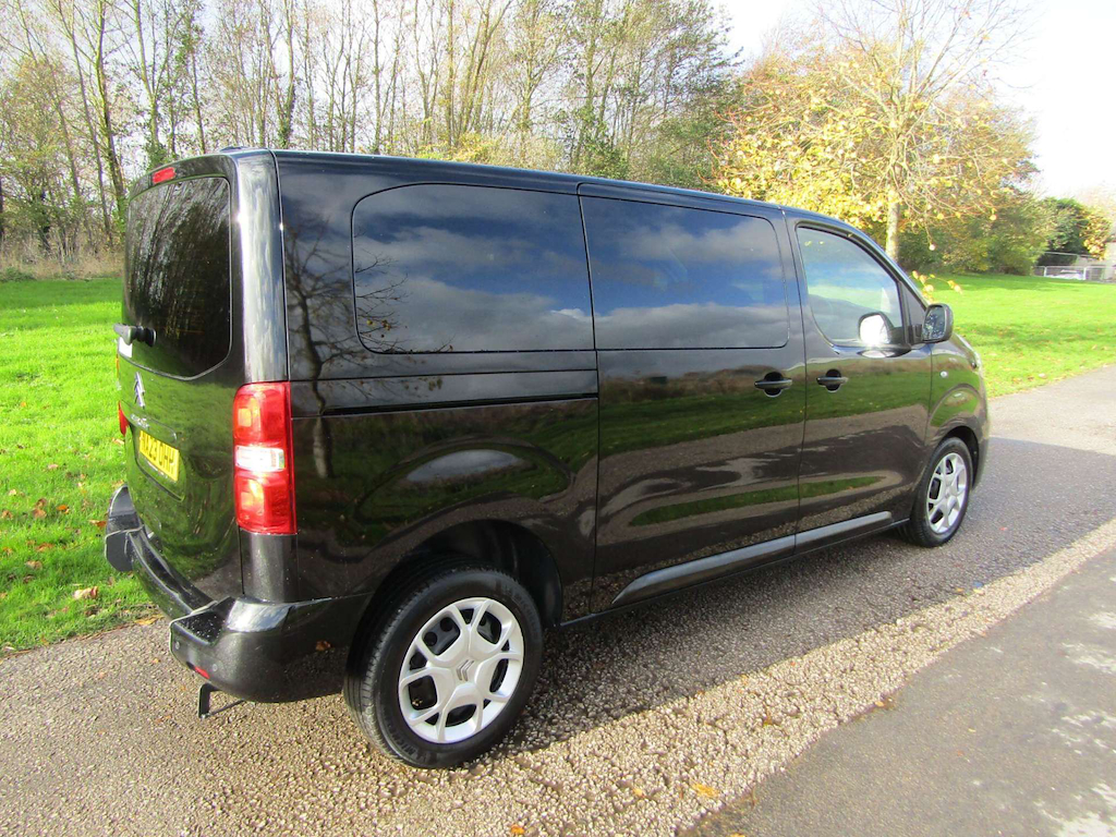 
								Citroen Spacetourer full									