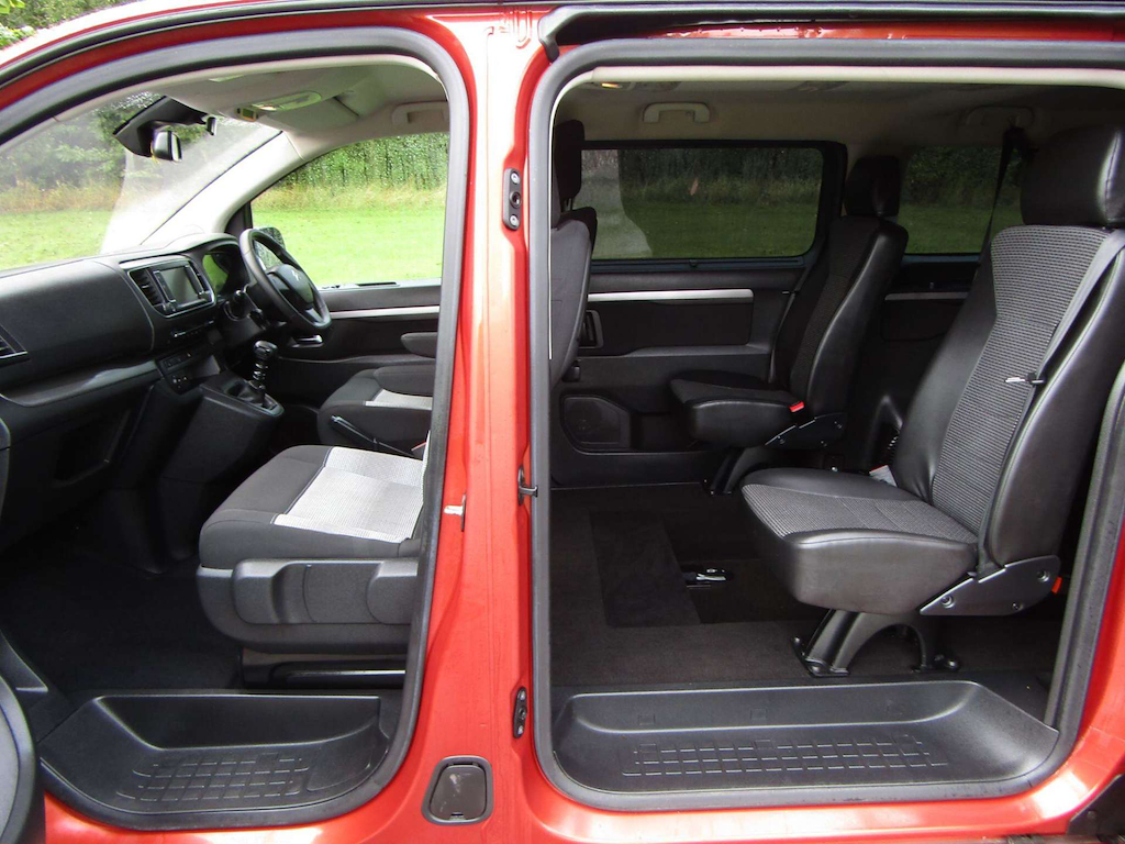 
								Citroen Spacetourer full									