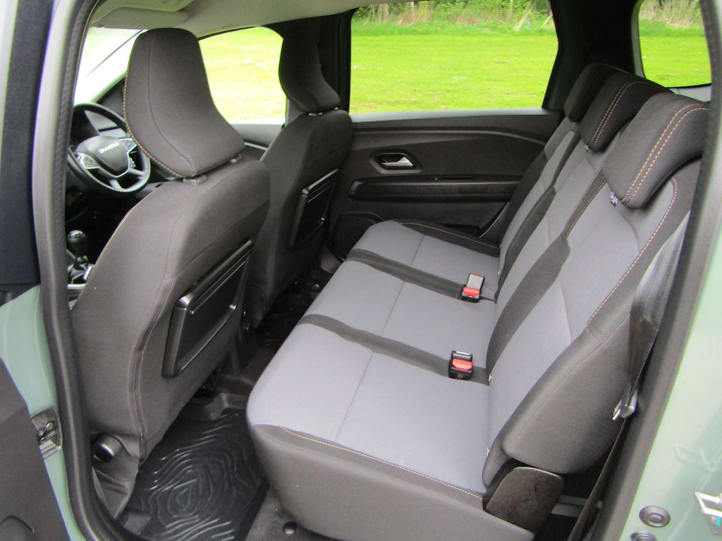 
								Dacia Jogger full									