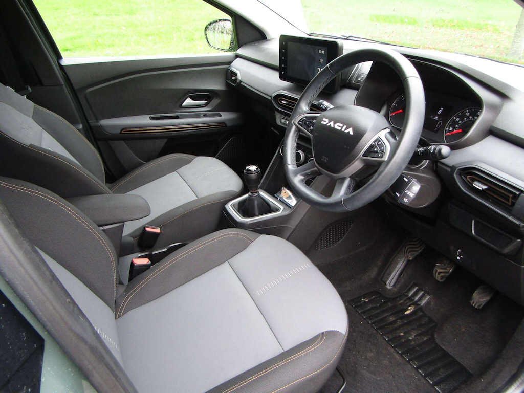 
								Dacia Jogger full									