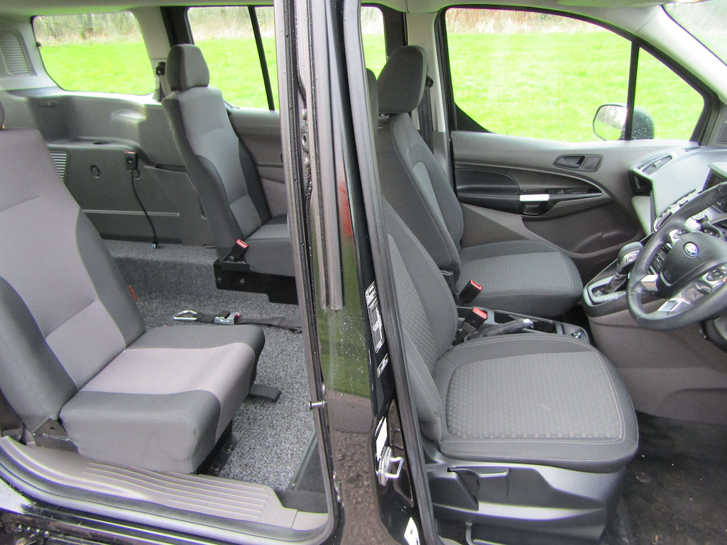
								Ford Grand Tourneo Connect full									