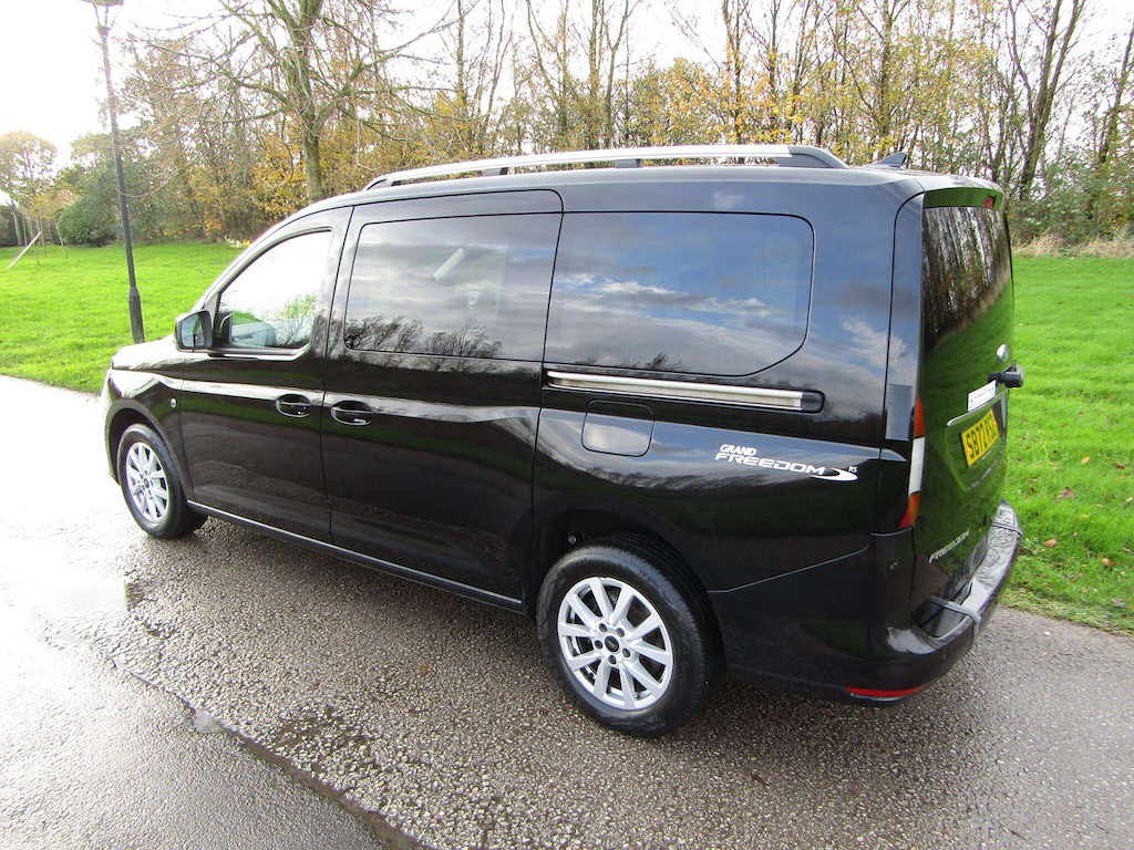 
								Ford Grand Tourneo Connect full									
