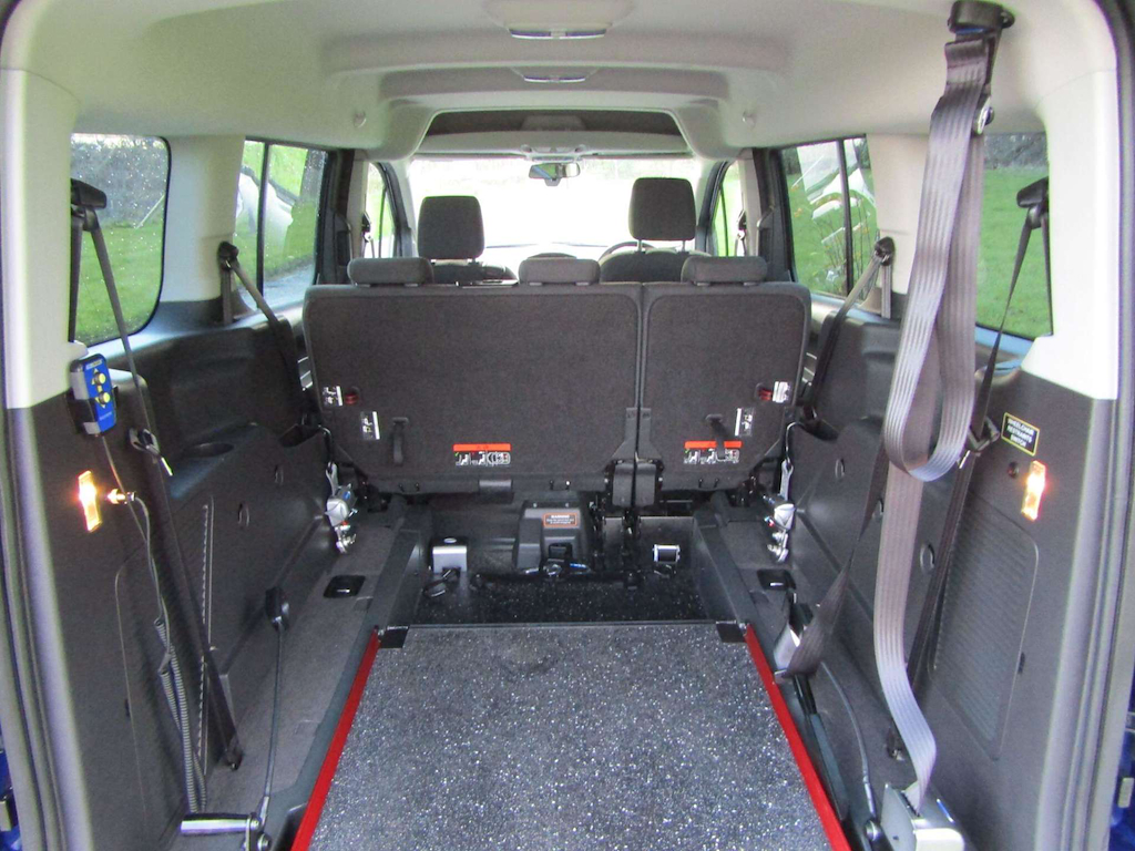 
								Ford Grand Tourneo Connect full									