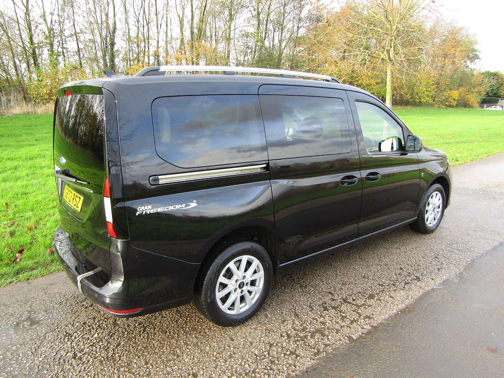 
								Ford Grand Tourneo Connect full									
