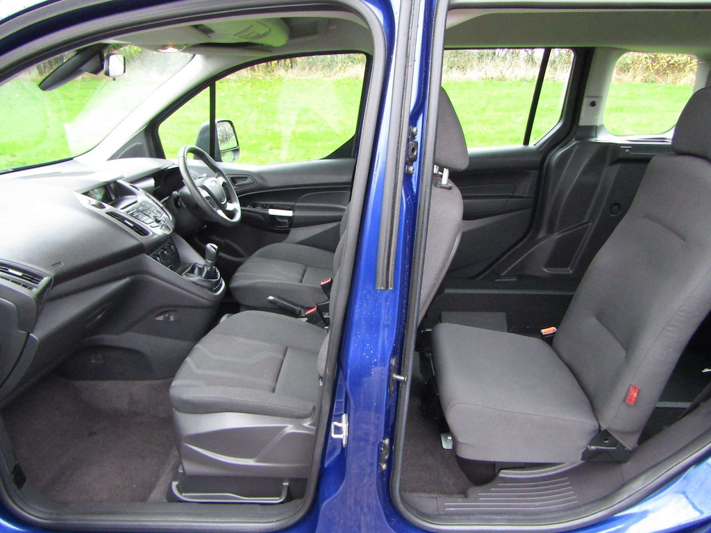 
								Ford Tourneo Connect full									