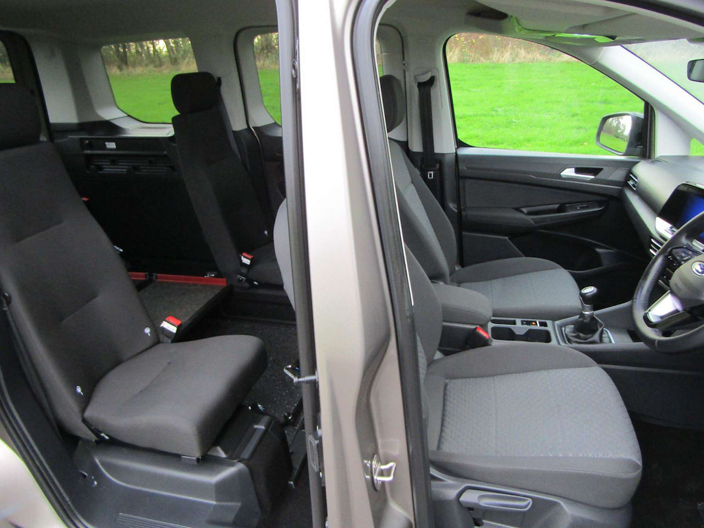 
								Ford Tourneo Connect full									