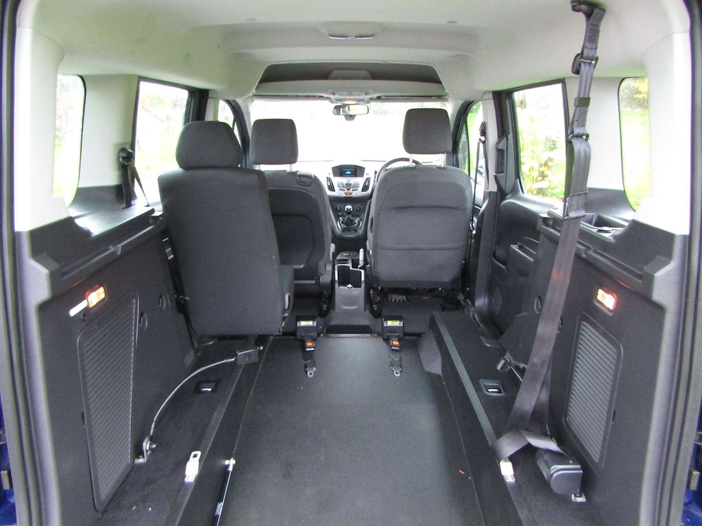 
								Ford Tourneo Connect full									