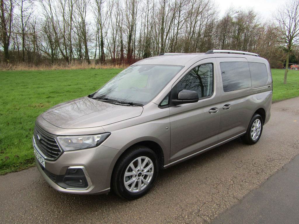 
								Ford Tourneo Connect full									