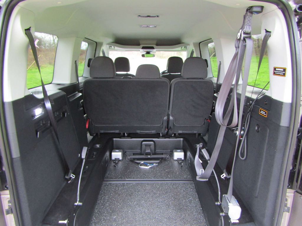 
								Ford Tourneo Connect full									