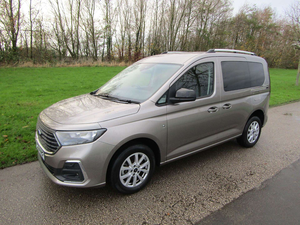 
								Ford Tourneo Connect full									