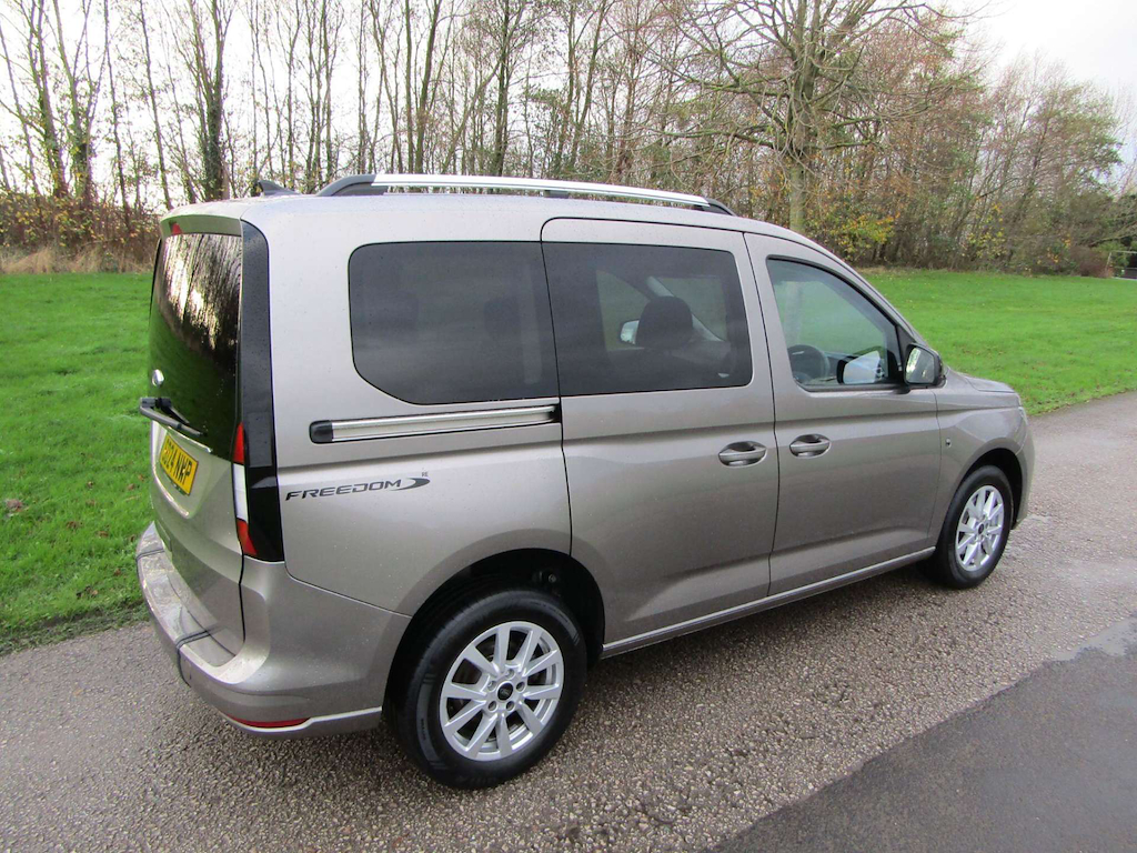 
								Ford Tourneo Connect full									