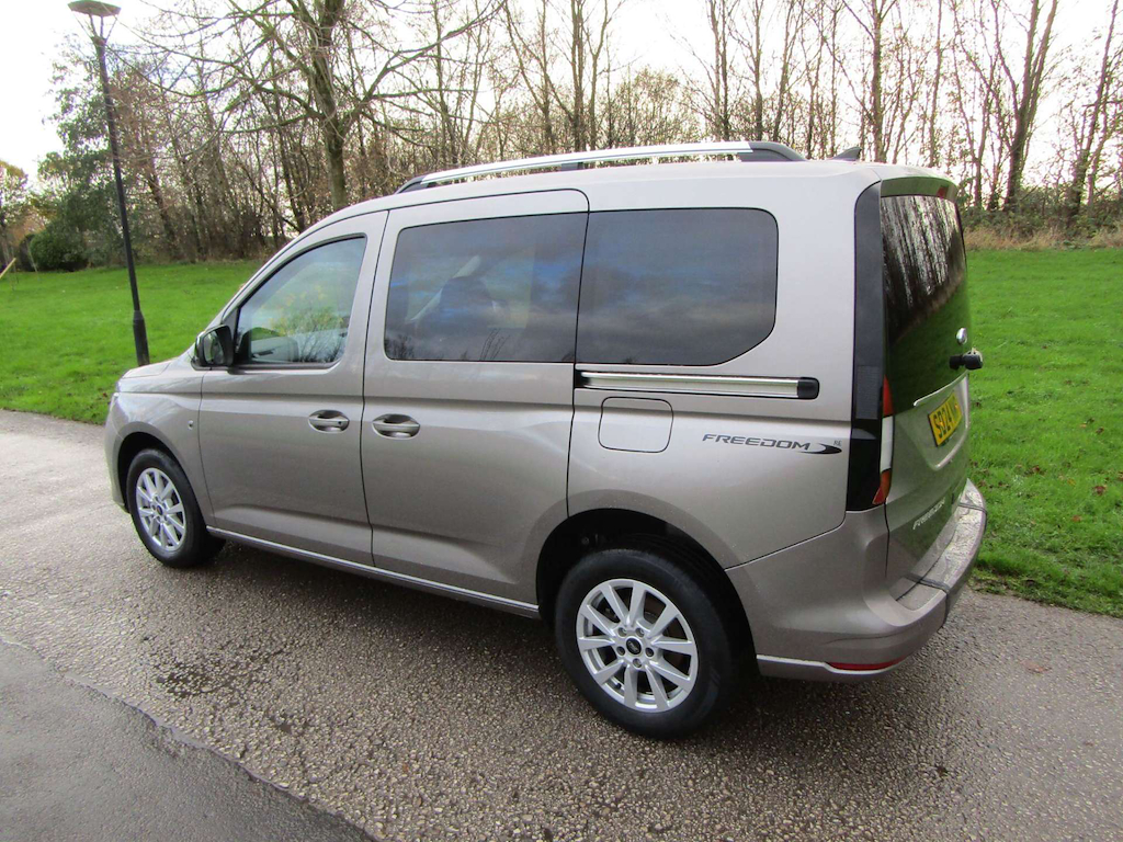 
								Ford Tourneo Connect full									
