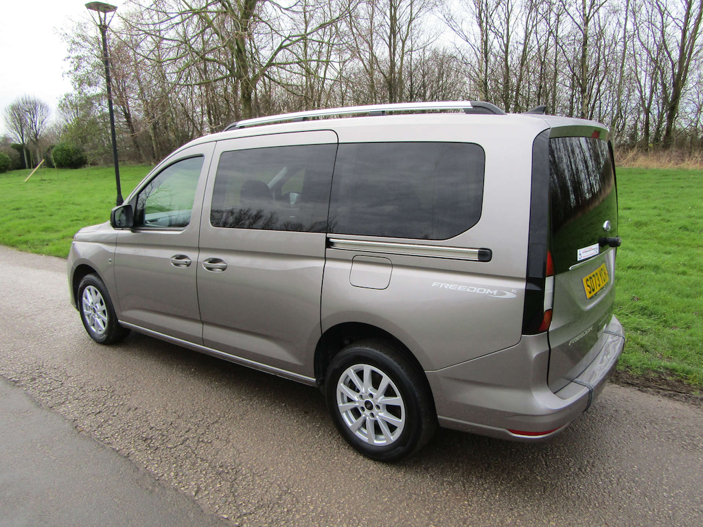 
								Ford Tourneo Connect full									