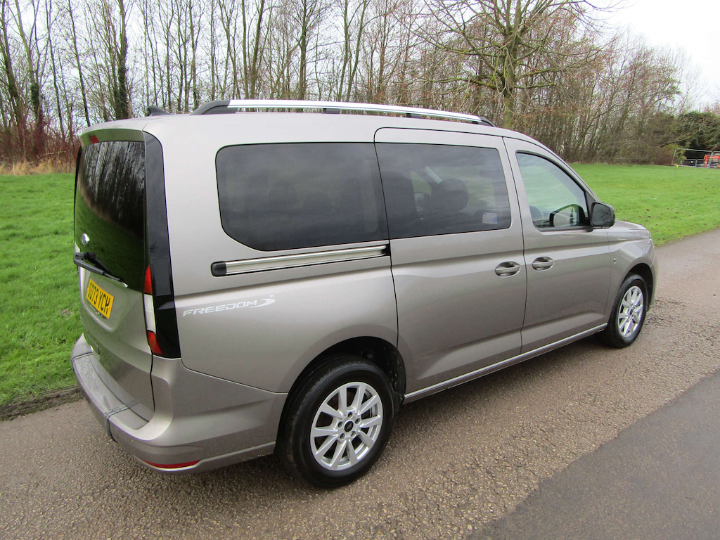
								Ford Tourneo Connect full									