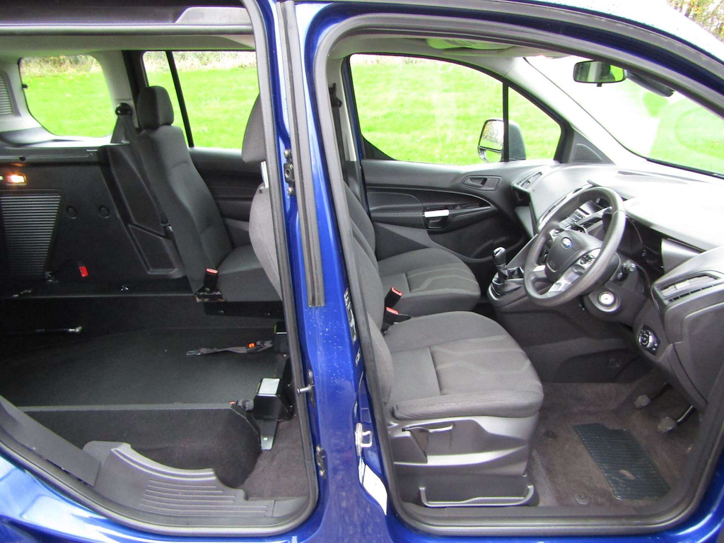 
								Ford Tourneo Connect full									