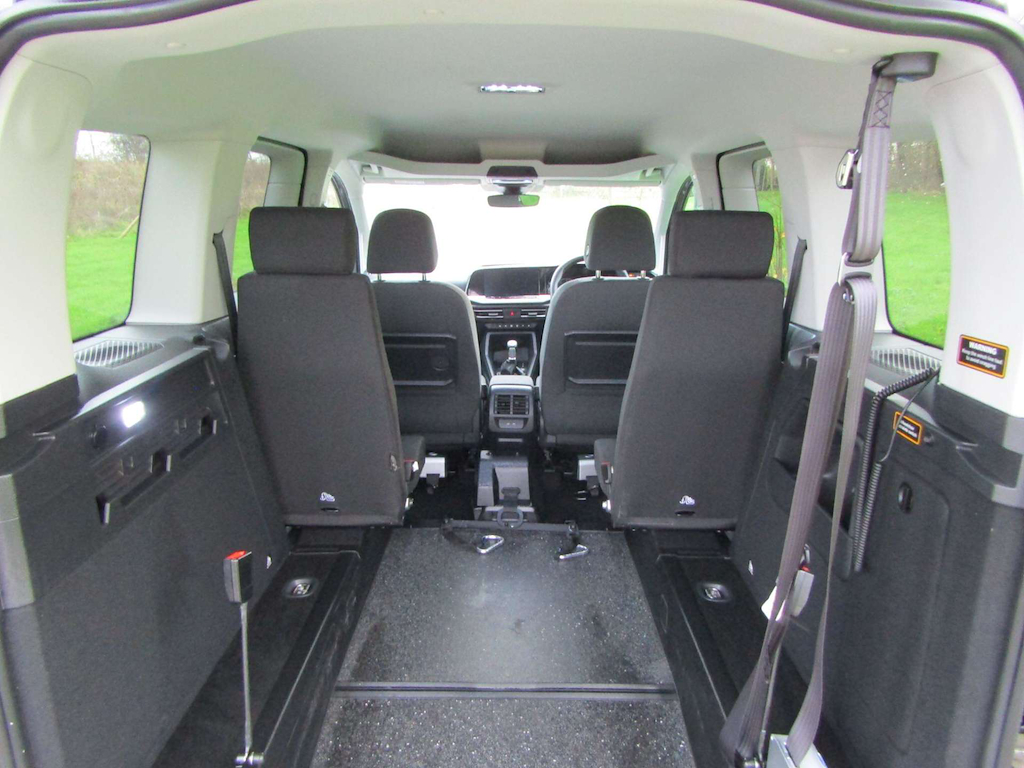 
								Ford Tourneo Connect full									