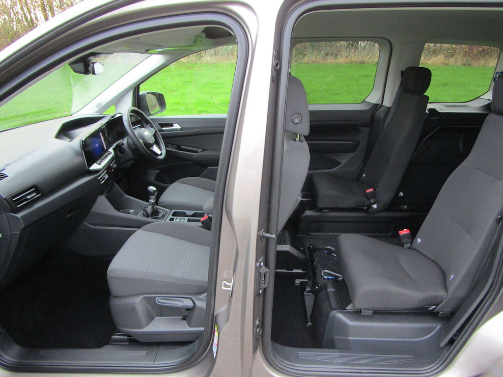 
								Ford Tourneo Connect full									