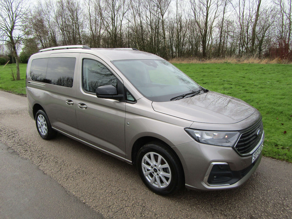
								Ford Tourneo Connect full									