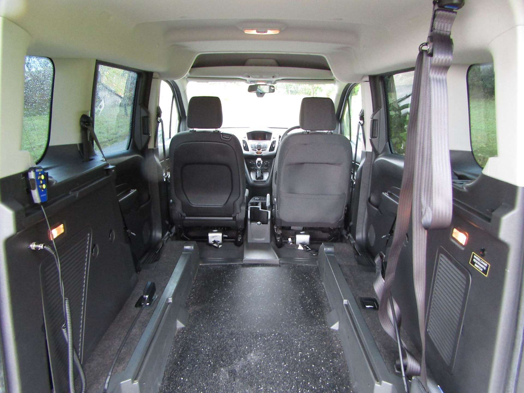 
								Ford Tourneo Connect full									