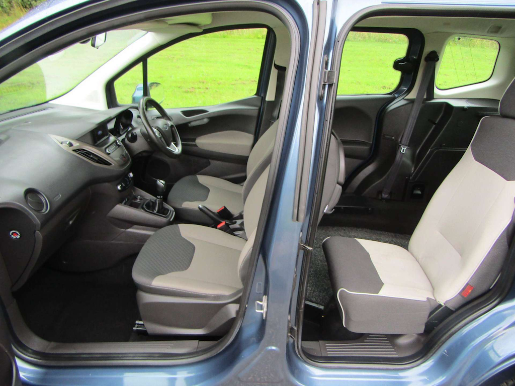 
								Ford Tourneo Courier full									
