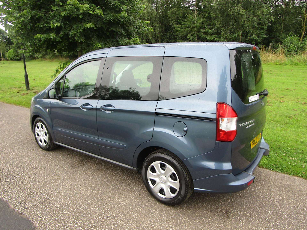 
								Ford Tourneo Courier full									