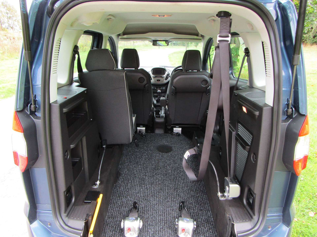 
								Ford Tourneo Courier full									