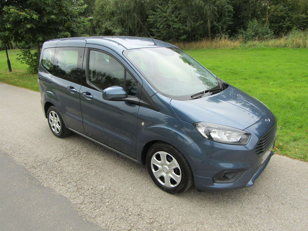 
								Ford Tourneo Courier full									