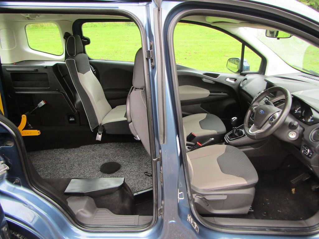 
								Ford Tourneo Courier full									