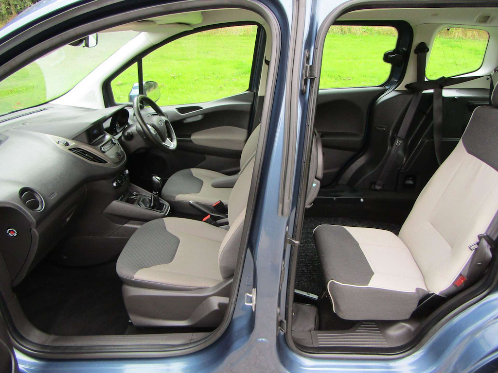 
								Ford Tourneo Courier full									