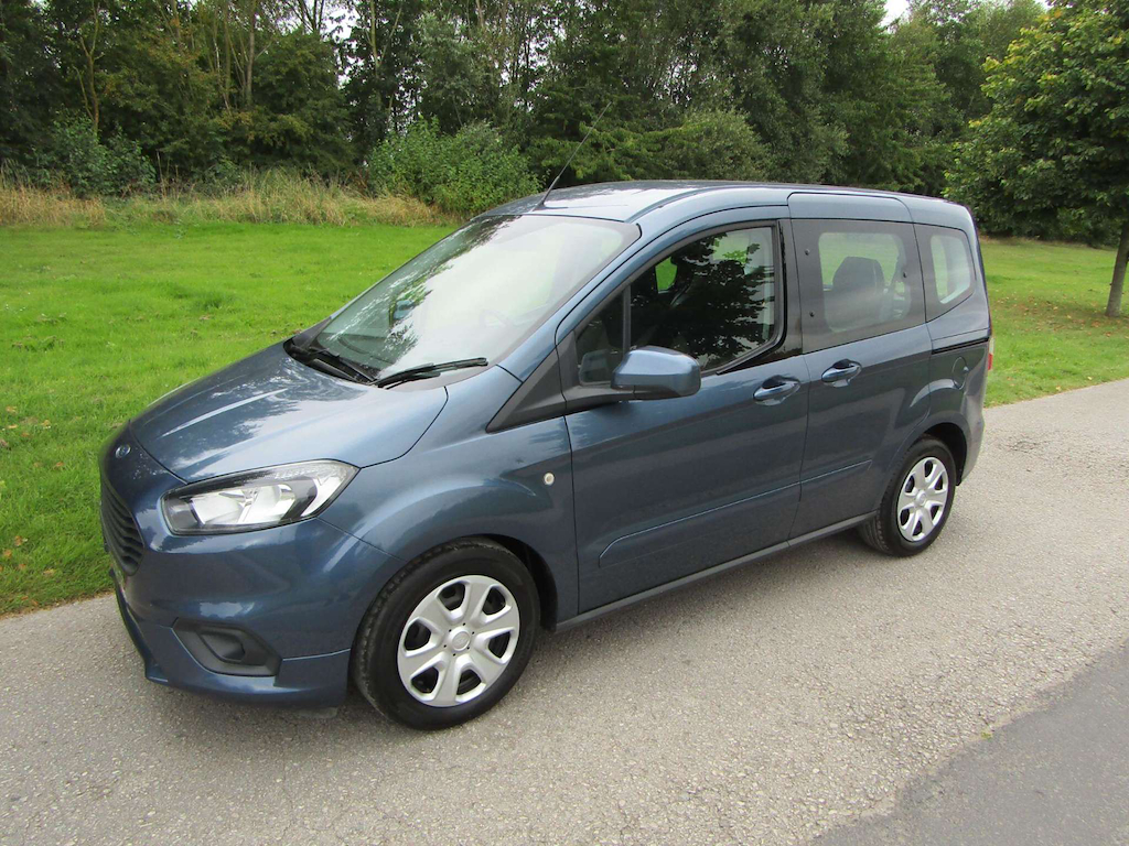 
								Ford Tourneo Courier full									