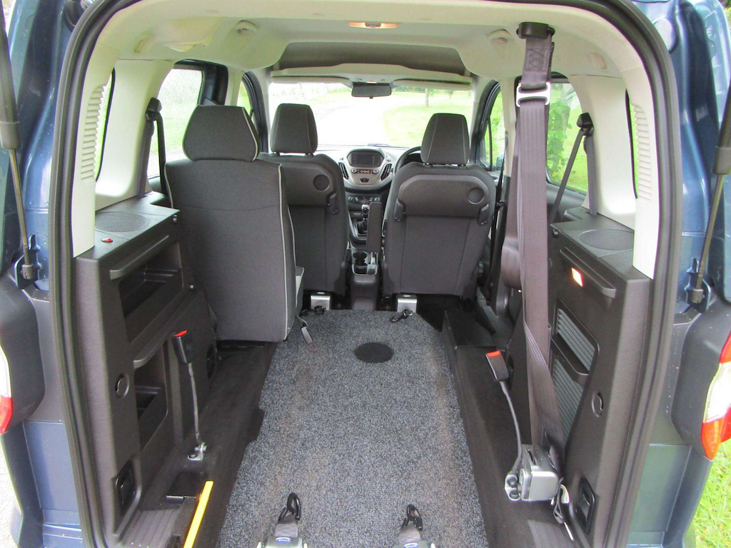 
								Ford Tourneo Courier full									