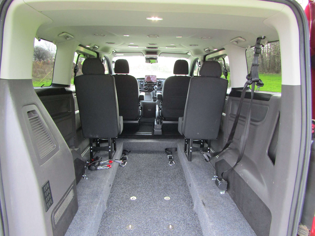 
								Ford Tourneo Custom full									