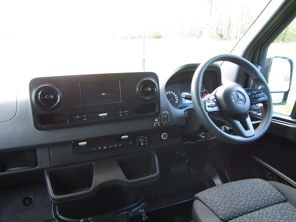 
								Mercedes Sprinter full									