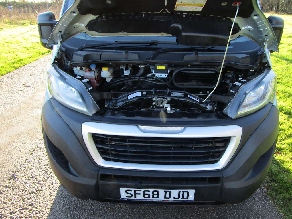 
								Peugeot Boxer full									