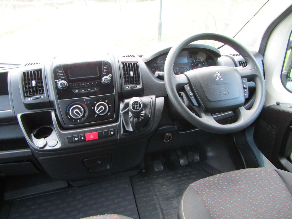 
								Peugeot Boxer full									