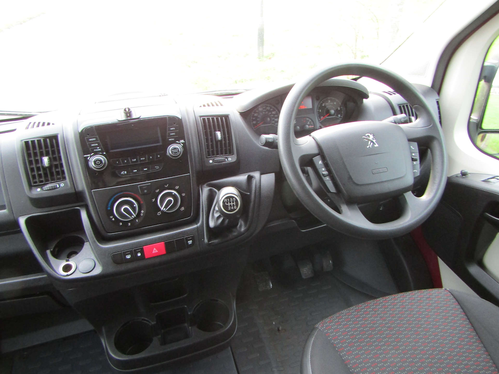 
								Peugeot Boxer full									