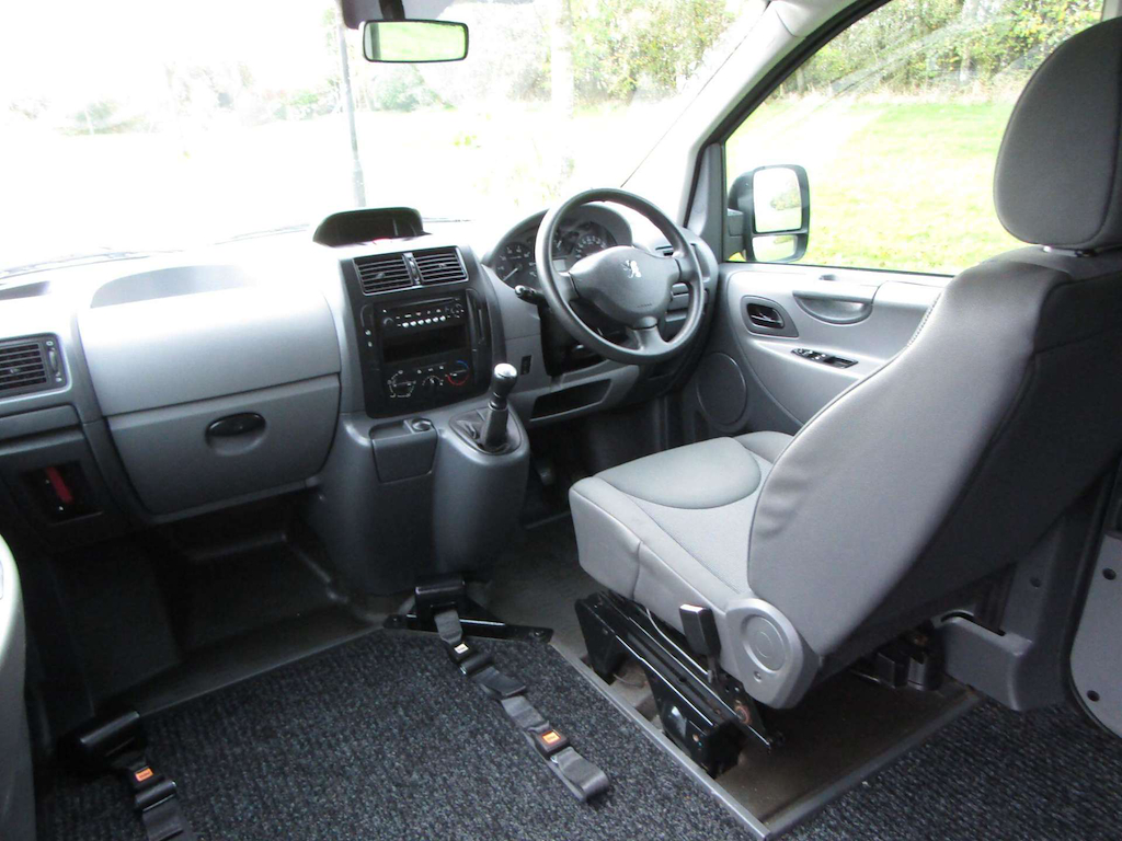 
								Peugeot Expert Tepee full									
