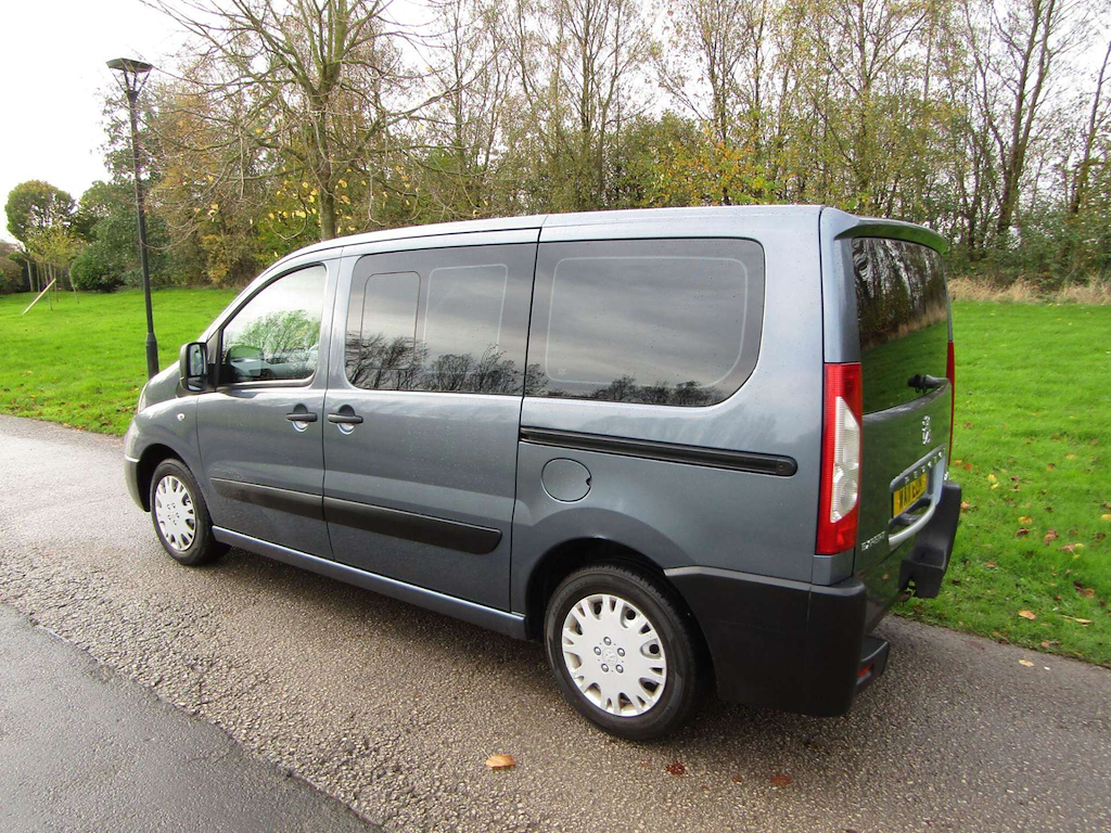
								Peugeot Expert Tepee full									