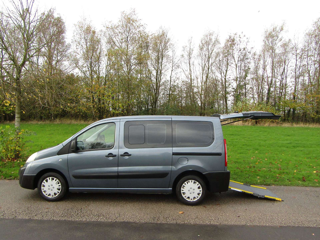 
								Peugeot Expert Tepee full									