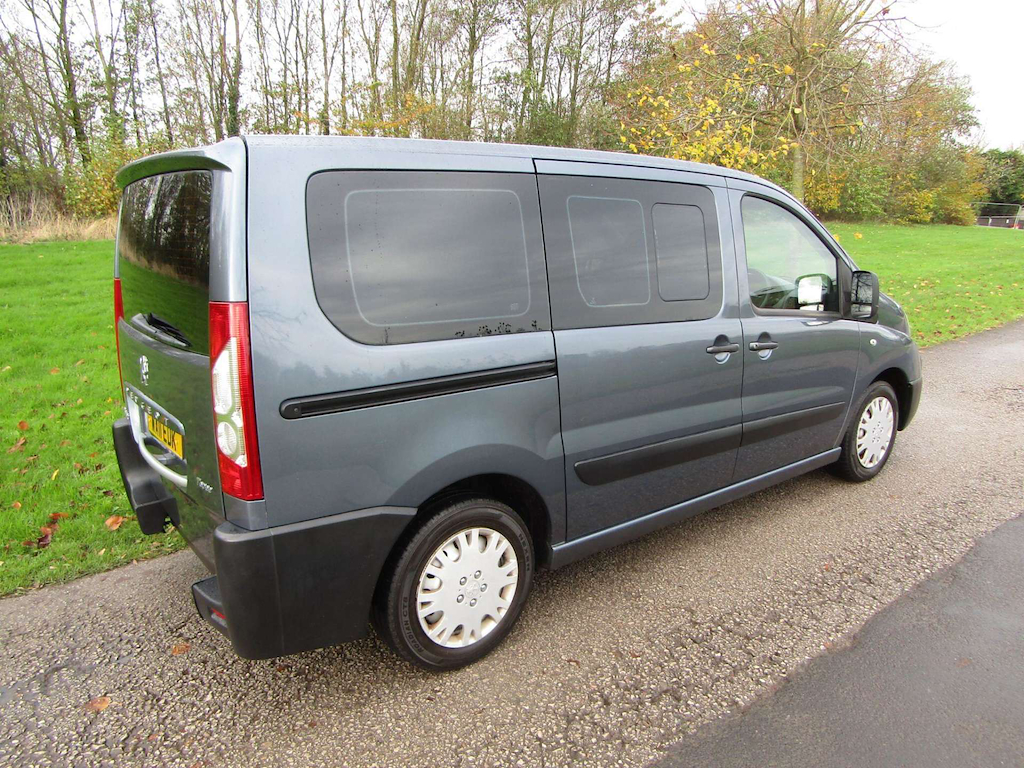 
								Peugeot Expert Tepee full									