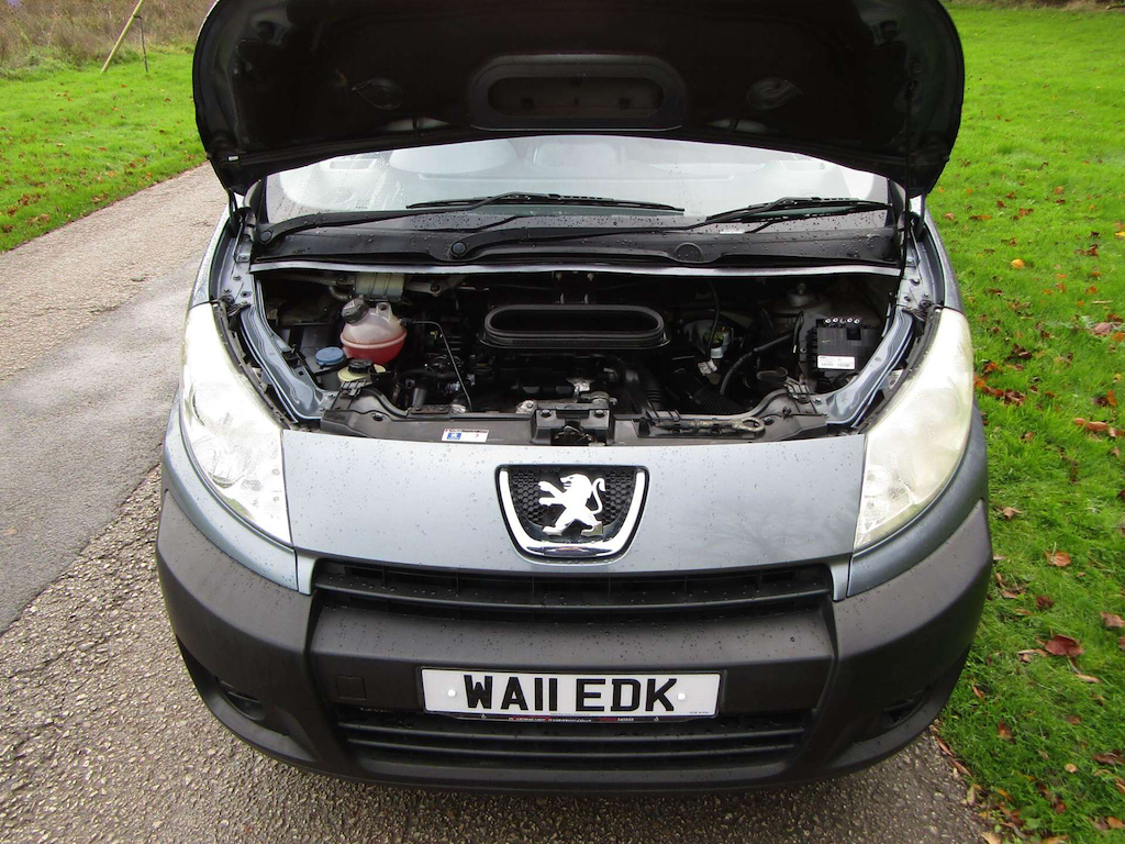 
								Peugeot Expert Tepee full									
