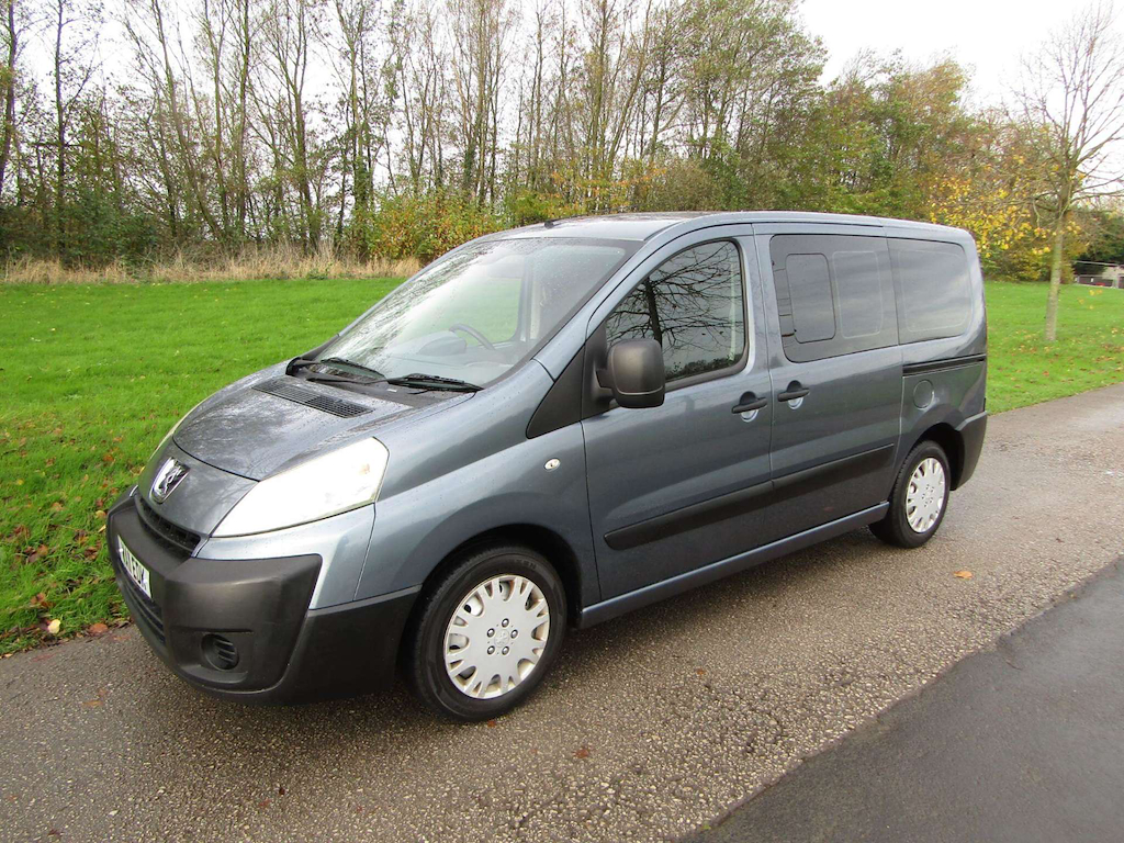 
								Peugeot Expert Tepee full									
