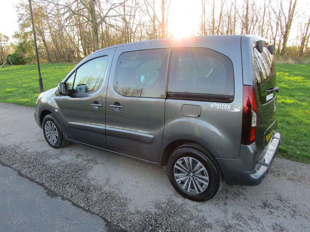 
								Peugeot Partner Tepee full									