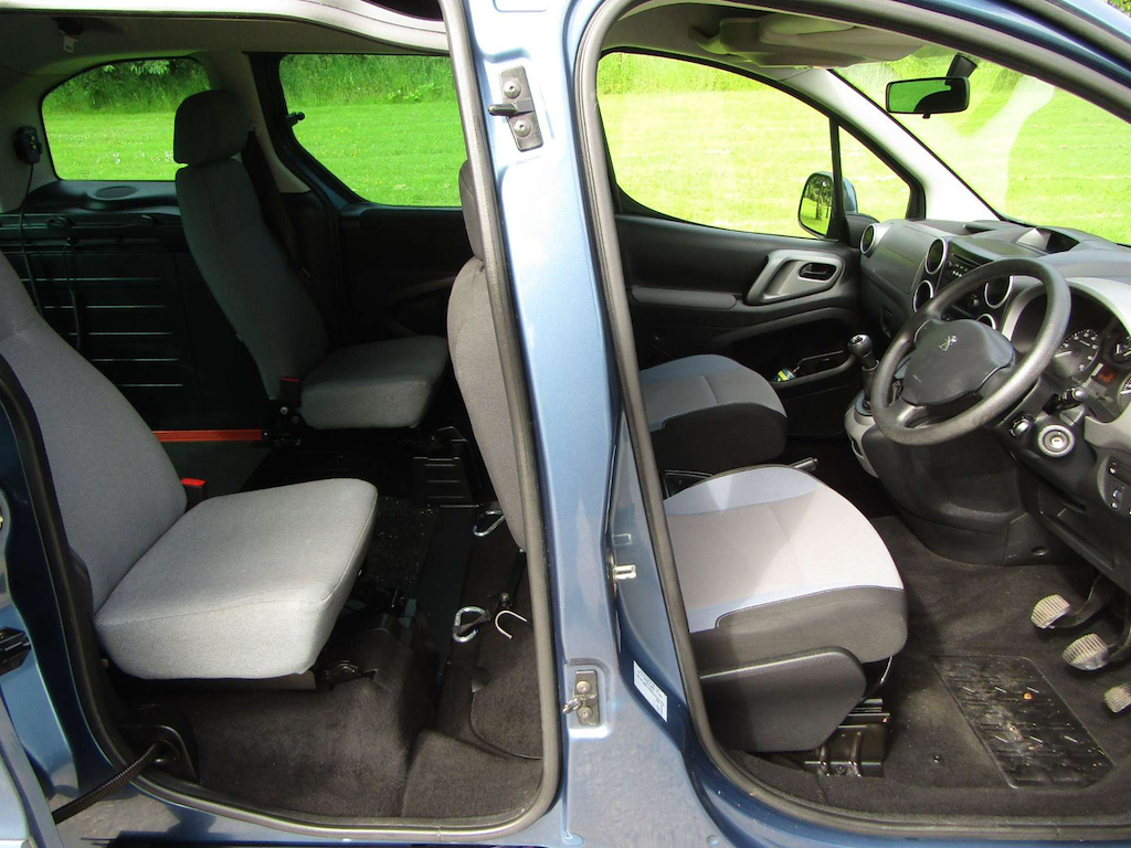 
								Peugeot Partner Tepee full									