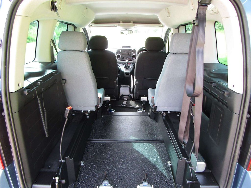 
								Peugeot Partner Tepee full									