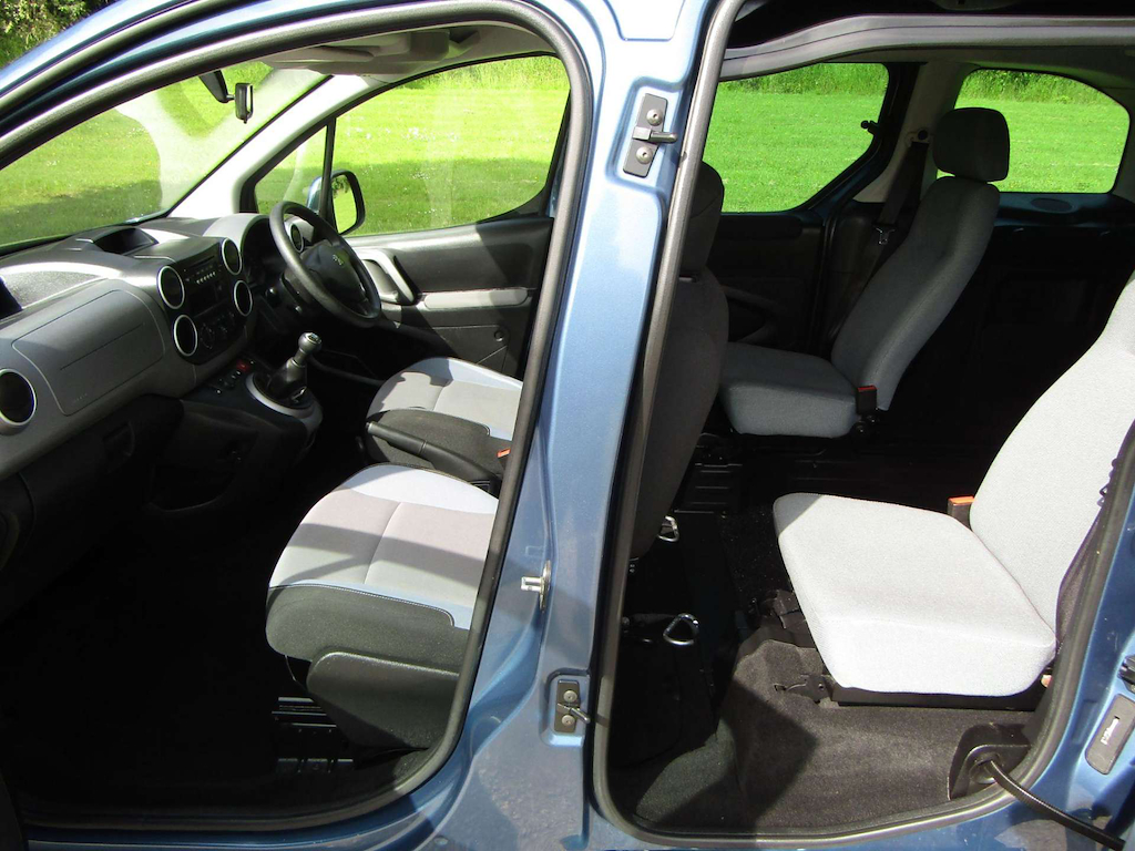 
								Peugeot Partner Tepee full									