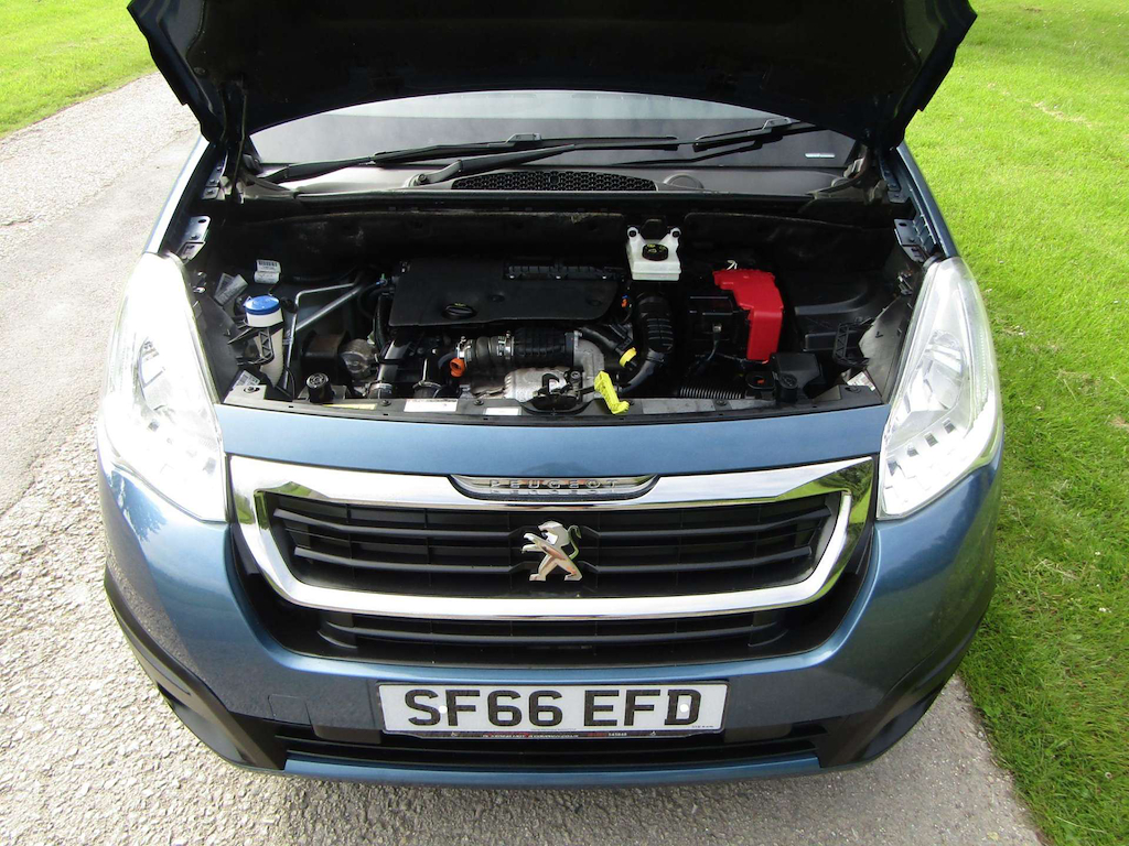 
								Peugeot Partner Tepee full									