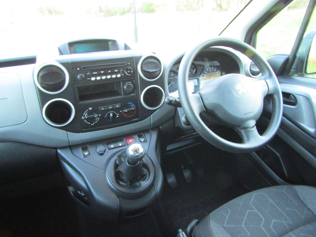 
								Peugeot Partner Tepee full									