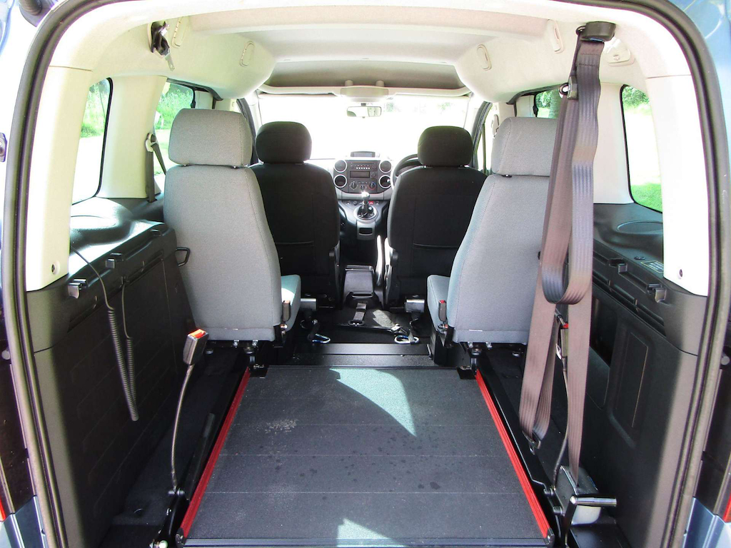 
								Peugeot Partner Tepee full									